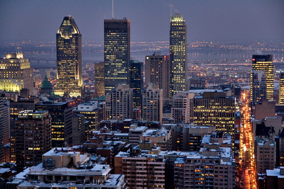 Le centre-ville de Montréal au crépuscule