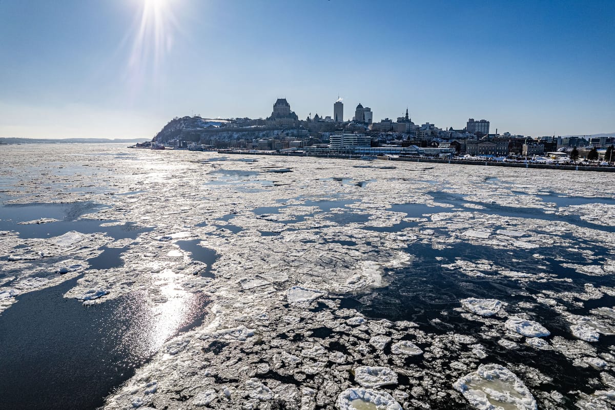 Glaces sur le fleuve Saint-Laurent devant Québec